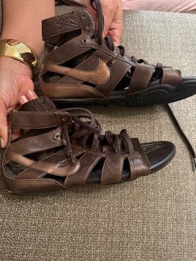 NIKE WMNS SZ 7 - Brown Leather Gladiator Sandals with Bronze Swoosh